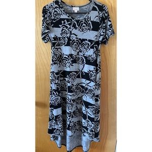 Grey/Black Rose printed LulaRoe Carly dress.